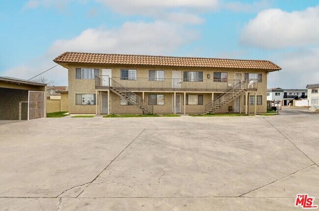 Building Photo - 518 E Ave Q4