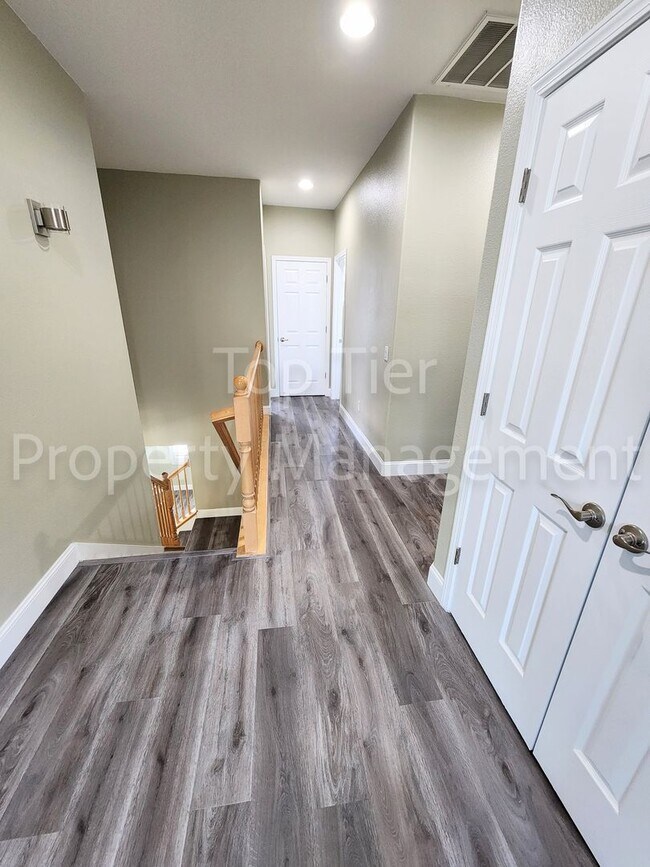 Building Photo - Stunning Newly Remodeled 4 bed / 2.5 bath ...