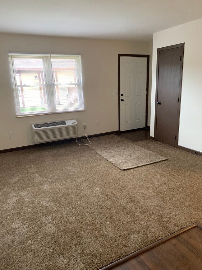 Building Photo - 1665 Churchill Downs Rd