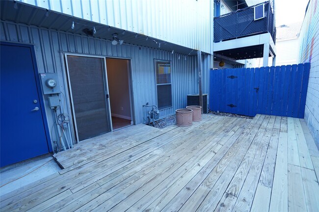 Building Photo - 2716 Chenevert St