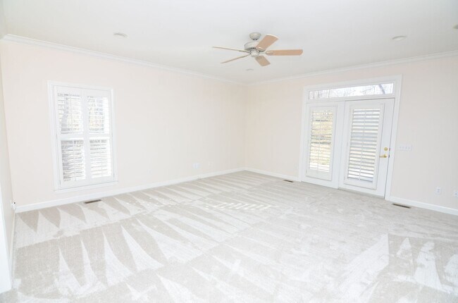 Building Photo - 604 Georgian Way