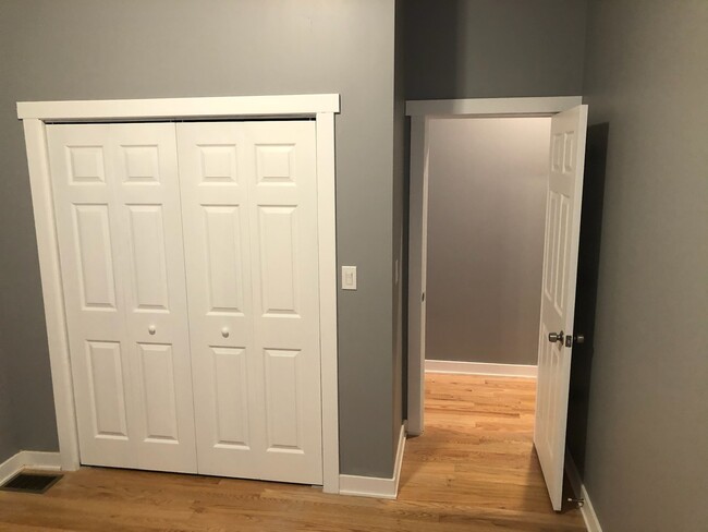2nd bedroom/closet - 5521 S Dorchester Ave