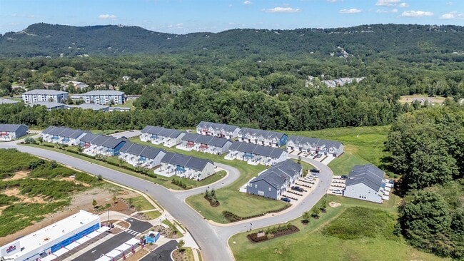 Building Photo - 46 Mardale Ln