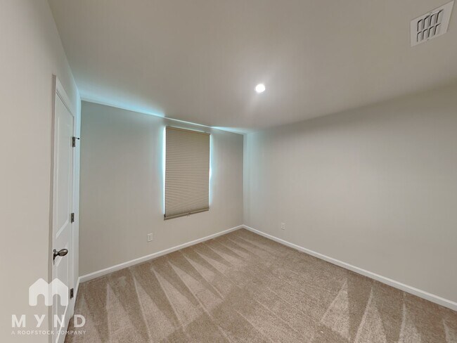 Building Photo - 725 Point Andrews Dr SW