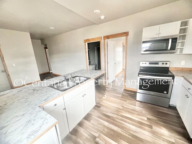 Building Photo - 600 S Montana St