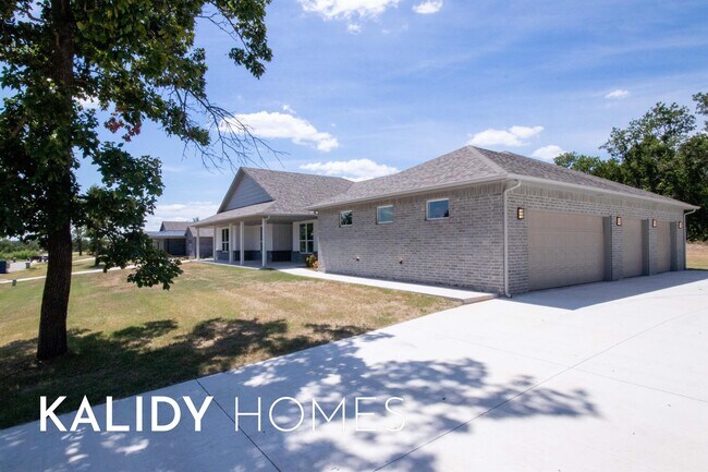 Building Photo - 1715 Kalidy Dr