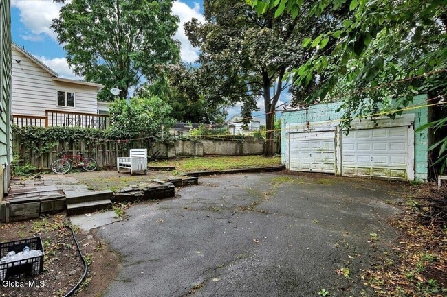 Building Photo - 105 Clermont St