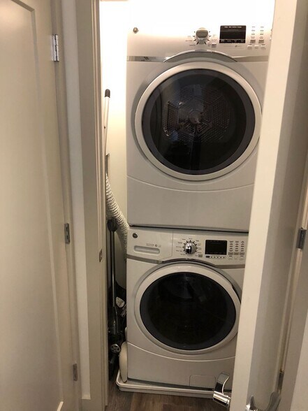 Building Photo - 180 Telford St