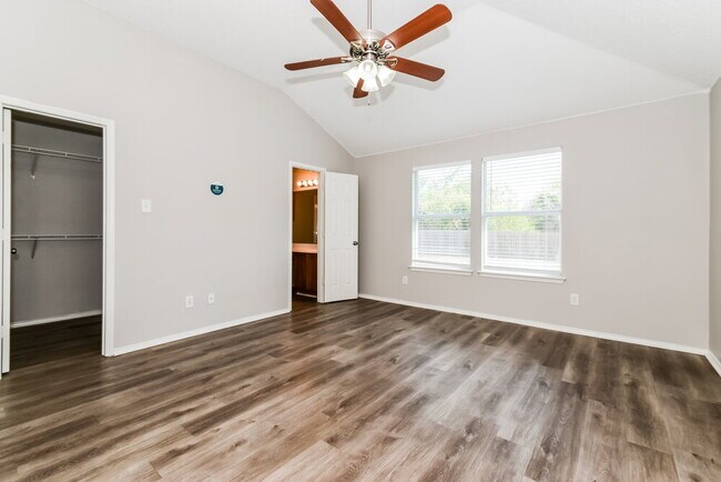 Building Photo - 1034 Hampton Dr