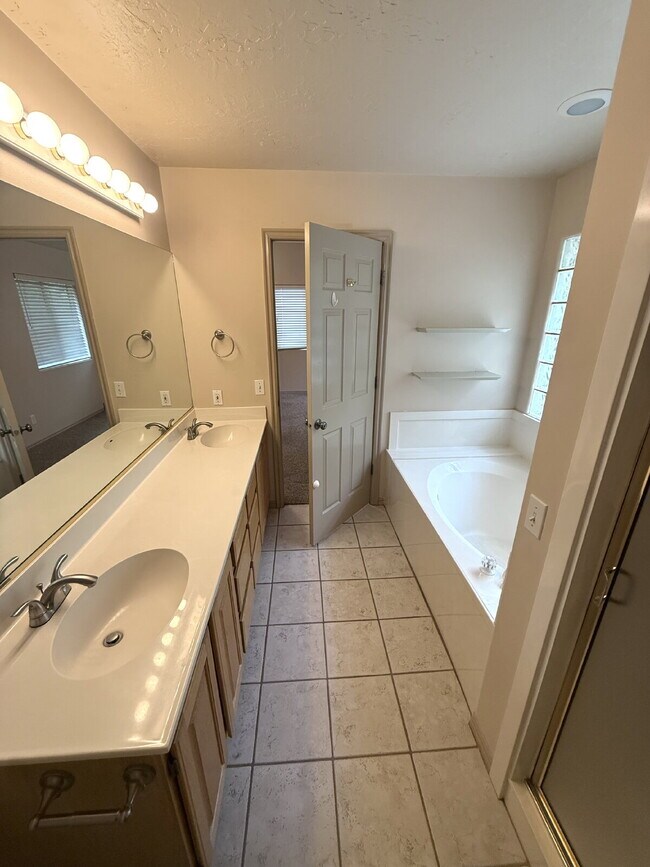 Building Photo - 1569 Tamarisk Dr