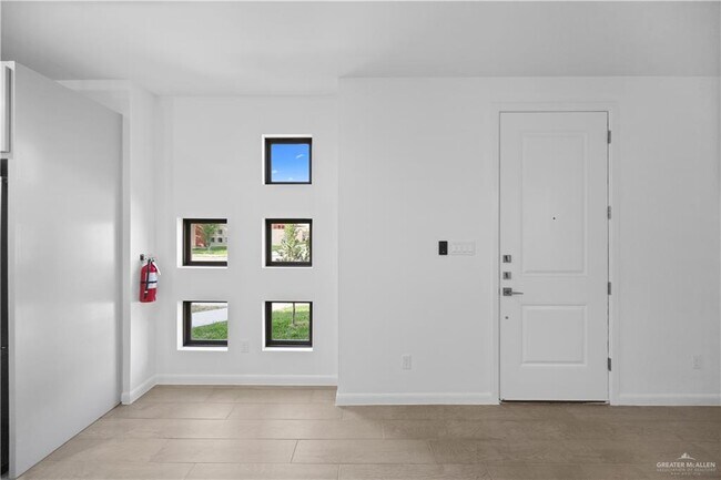 Building Photo - 19 Camellia Ave