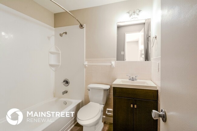 Building Photo - 4312 Oakcrest Dr