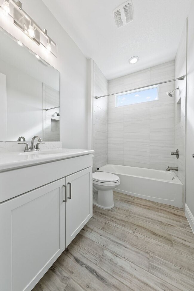 Building Photo - 8134 Loren Cove Dr