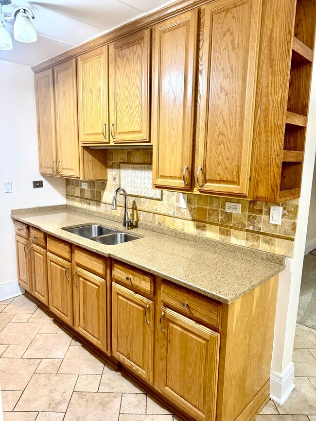 Building Photo - 300 S Roselle Rd