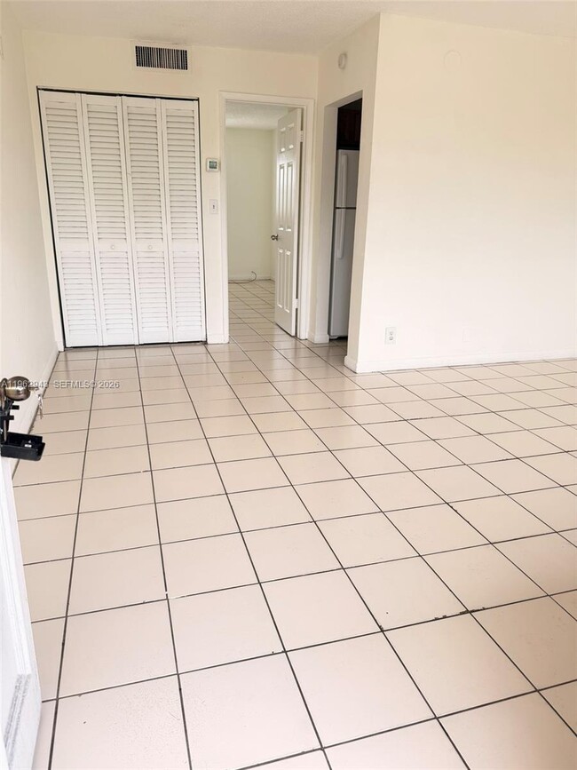 Building Photo - 241 SE 9th Ave