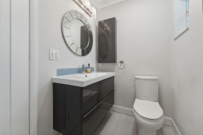 Building Photo - 2691 NE 18th St