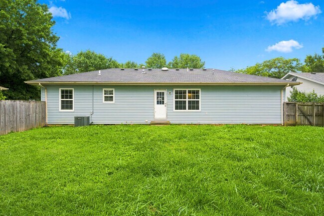 Building Photo - 511 E Dyann Dr