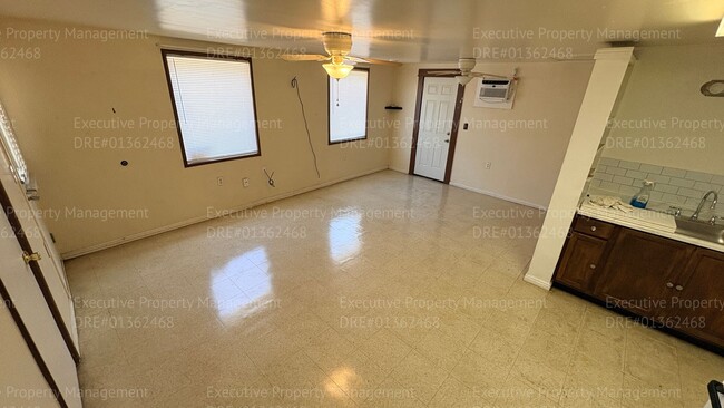 Building Photo - Studio apartment near Central Park at Mill Creek and many businesses.