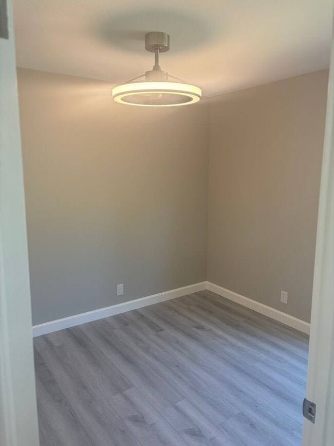 Building Photo - Completely Remodeled 3-Bedroom Beauty in P...