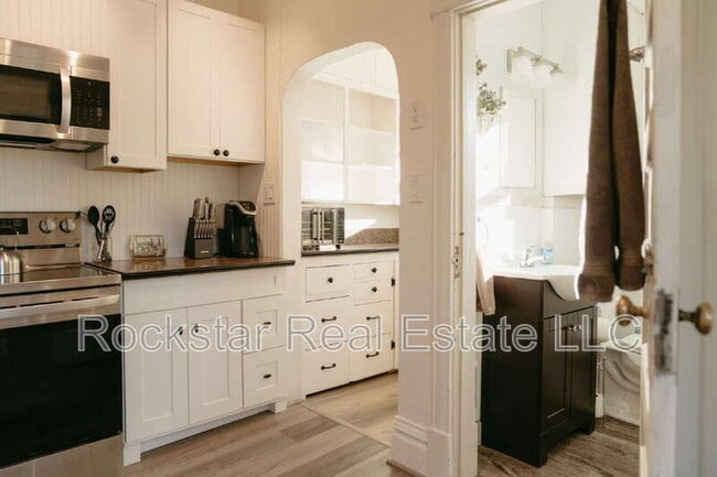 Building Photo - 1307 W Cleveland Ave