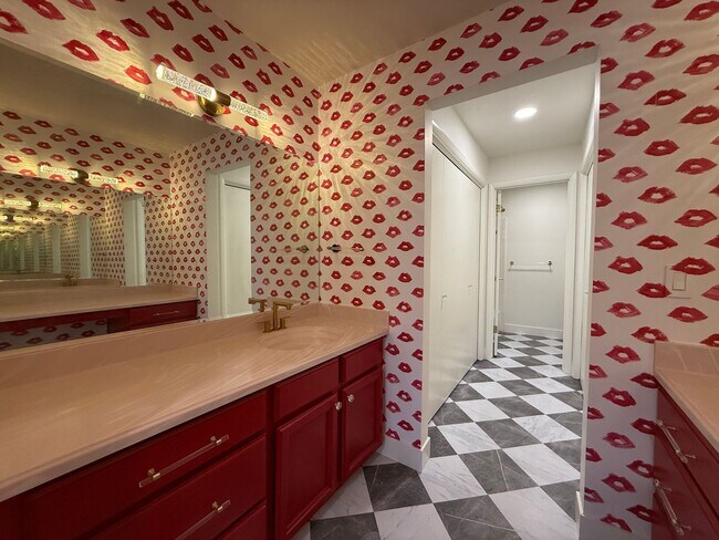 Building Photo - Beautifully Updated Home in Holladay