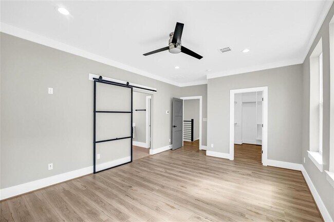 Building Photo - 604 W 28th St