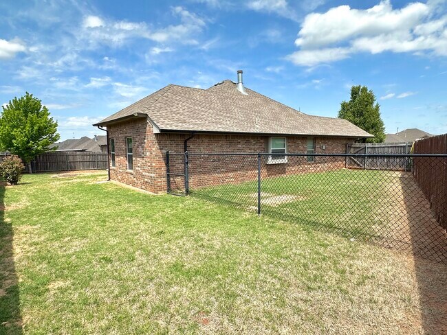 Building Photo - 709 Abilene Way