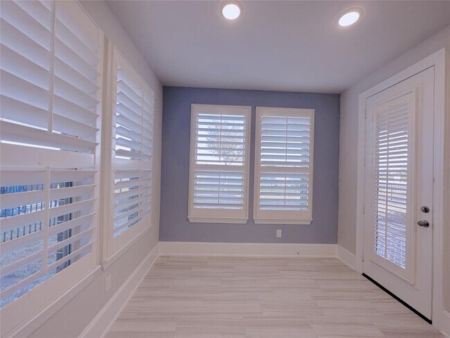 Building Photo - 32635 Turning Springs Dr