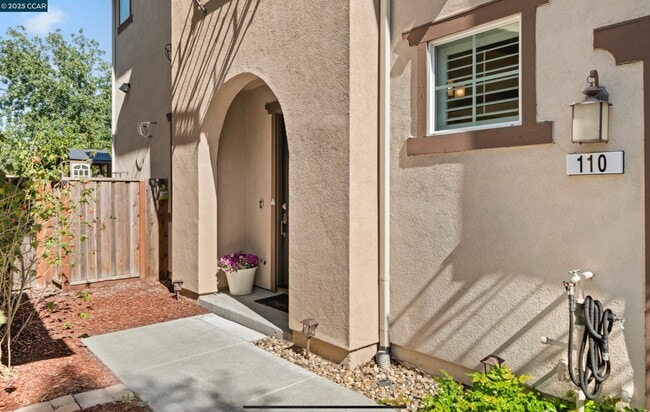 Building Photo - 110 Elworthy Ranch Dr