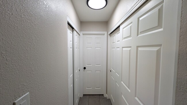 Building Photo - 2 Bedroom Condo Unit in the Colonia Coronita Chandler Townhomes Community Near E Chandler Rd and ...