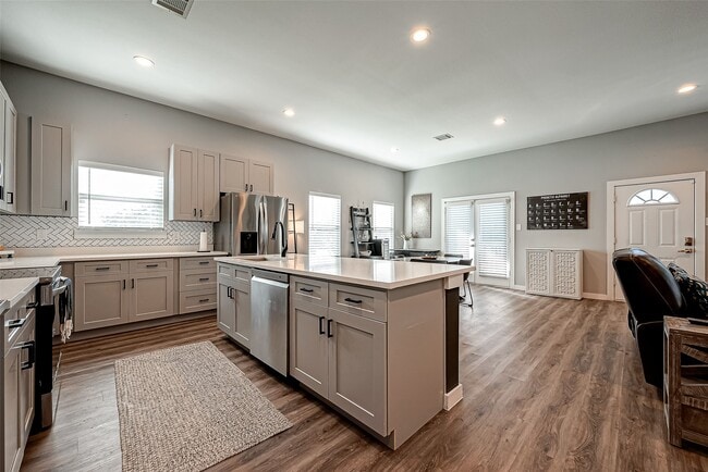 Building Photo - 108 Bay Oaks Dr