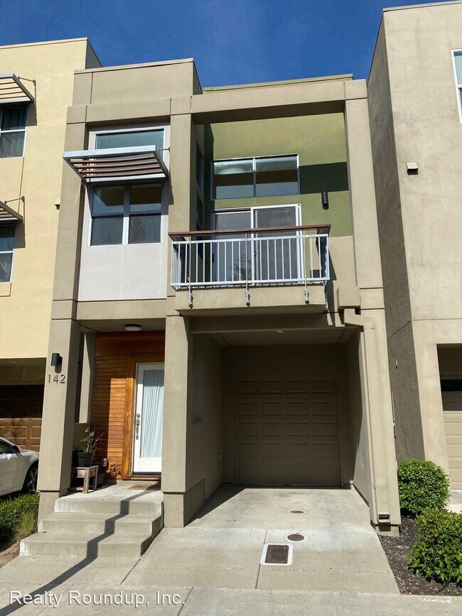 Primary Photo - 2 br, 2.5 bath House - 142 4th St