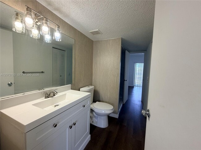 Building Photo - 2710 W 76th St