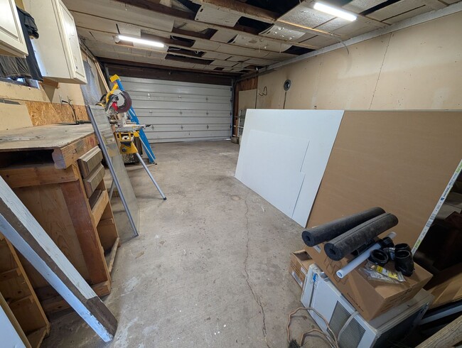 Building Photo - 2 Bedroom 1 Bath House with Detached Garage/Workshop