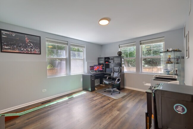 Building Photo - 5630 Cambridge Way