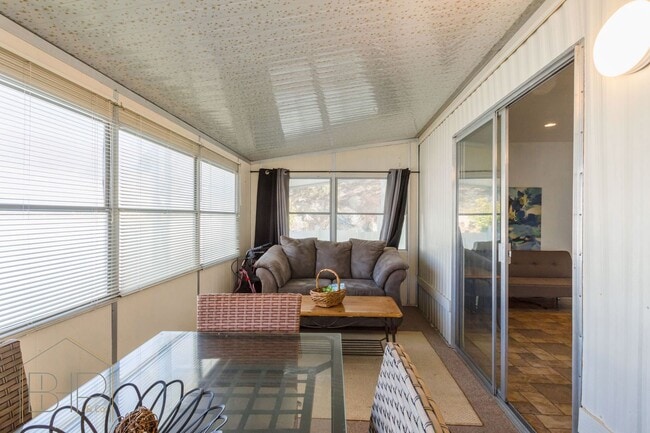 Building Photo - 55+ Senior Community~ 2 bed/2 bath with Am...