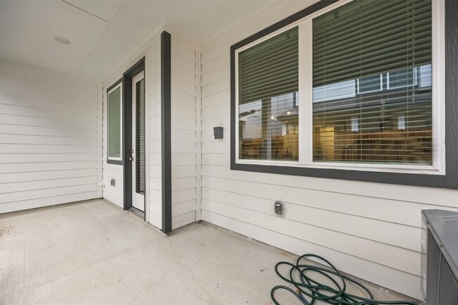 Building Photo - 4115 Glowing Hearth Dr