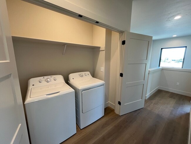 Building Photo - Spectacular BRAND NEW Custom 2-bd/2-bath with view of Redmond Canal!
