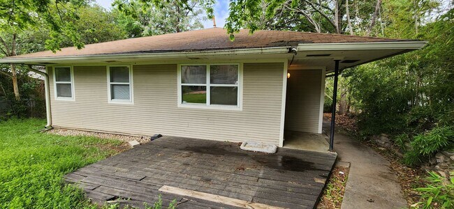 Building Photo - 1913 David St