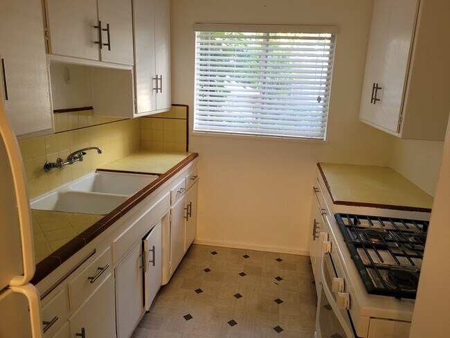 Building Photo - 1347 N Alta Vista Blvd