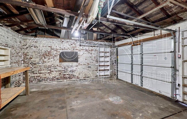 Building Photo - 325 Sigsbee Ave