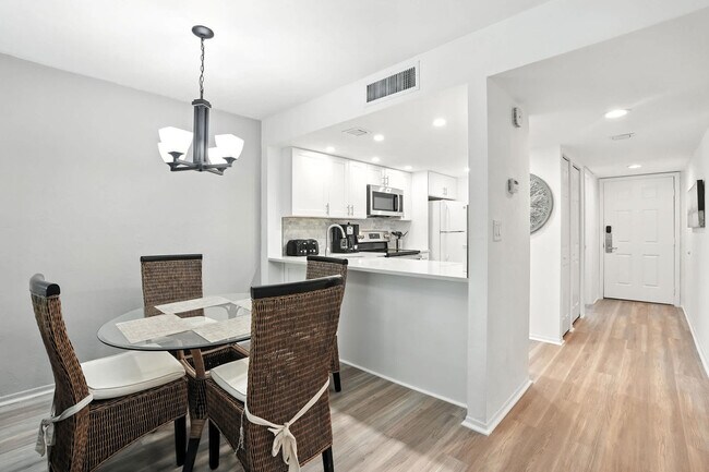 Building Photo - 600 Neapolitan Way