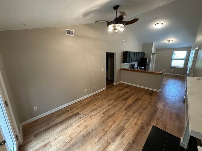 Building Photo - 4630 Woodside Dr