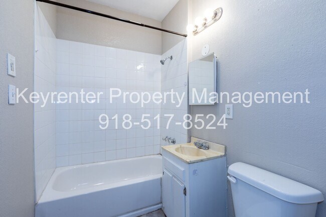Building Photo - 1607 N Lewis Pl