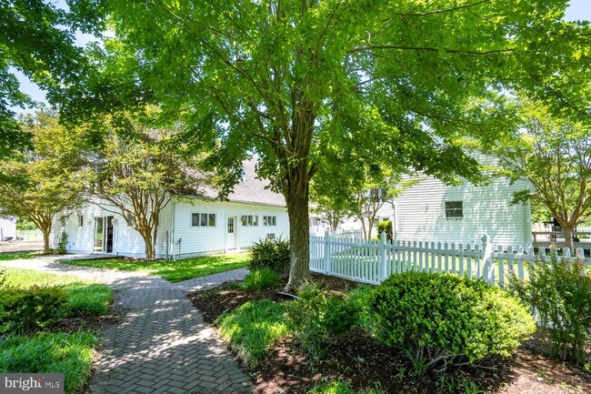 Building Photo - 6670 Cedar Cove Rd