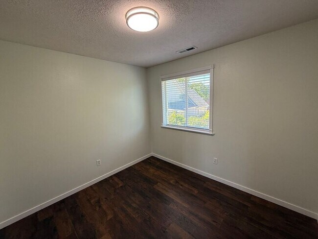 Building Photo - 757 Sphinx Ct NE