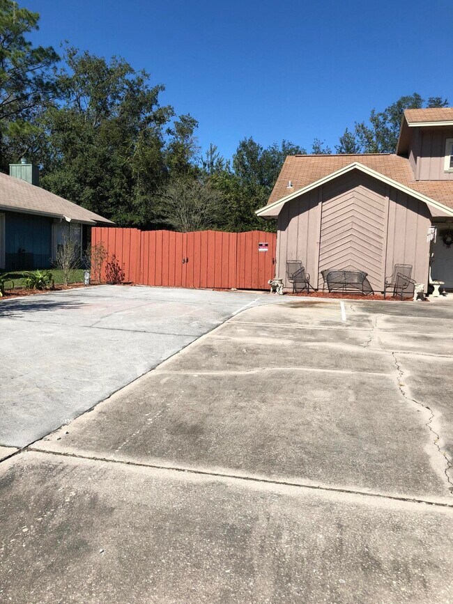 Building Photo - 8179 Crosswind Rd