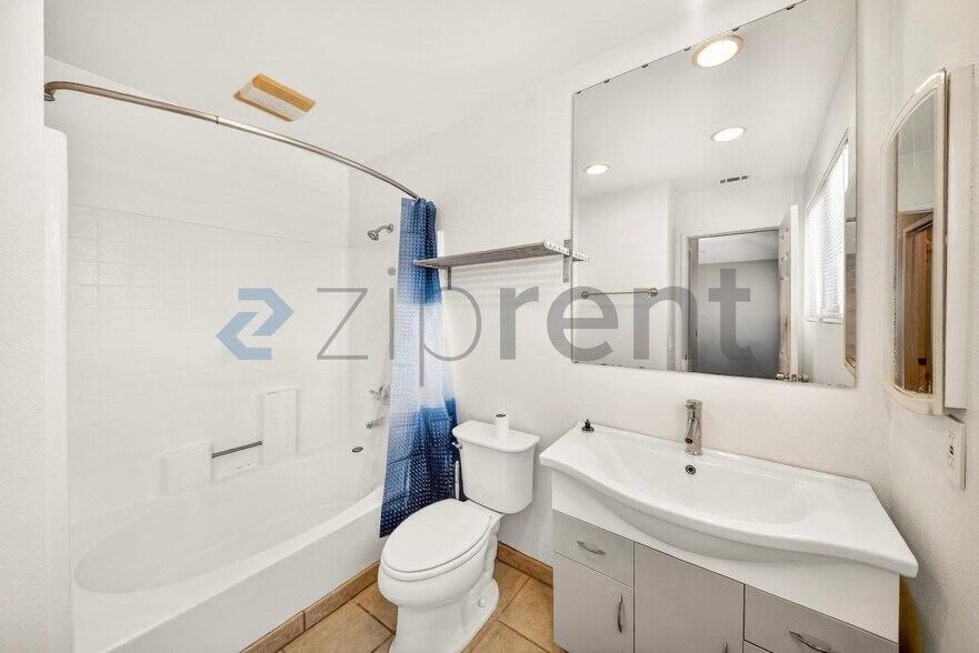 Building Photo - 318 Mesa Verde Ave