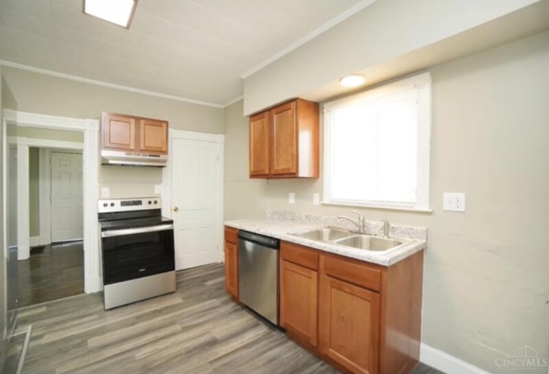 Building Photo - 124 Eaton Ave