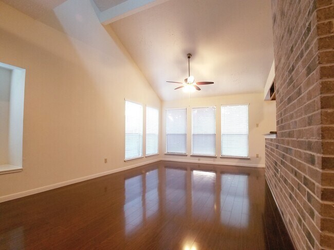 Building Photo - 2111 Echo Ridge